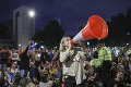 Briti vyšli do ulíc: Protestujú proti prerušeniu zasadnutia parlamentu