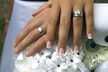 Ficov návrh ide do parlamentu: Zrušenie poplatku pri zmene priezviska po svadbe