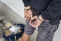 Španielska polícia rozbila britskú sieť pašerákov: Zhabali viac než sto kilogramov drog