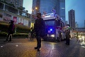 Nepokoje a potýčky v Hongkongu vrcholia: Polícia nasadila na demonštrantov vodné delá