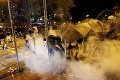 Protesty v Hongkongu neutíchajú: Polícia zatkla takmer tri desiatky ľudí