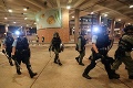 Protesty v Hongkongu neutíchajú: Polícia zatkla takmer tri desiatky ľudí