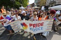 Košice sa opäť zaplnili farbami: Centrom metropoly východu prešli stovky účastníkov dúhového pochodu