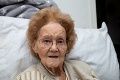 Starenka žije v tom istom dome 100 rokov: Z toho, čo pre ňu urobili susedia, vám vyhŕknu slzy