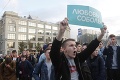 V Moskve vyšli ľudia opäť do ulíc: Na viacerých miestach sa konali tiché protesty