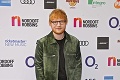 Ed Sheeran si chce napraviť renomé: Po škandáloch daroval veci na charitu