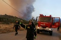 S požiarom na ostrove Euboia bojuje 400 gréckych hasičov, pomáhajú aj lietadlá z Európskej únie
