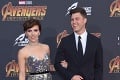 Scarlett Johansson na pláži so snúbencom: Nevedeli od seba odtrhnúť ruky