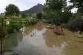 Dlhotrvajúce zrážky spôsobili problémy: Ktoré obce bojujú s povodňami a kde platí výstraha?