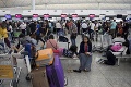 Problémy s letmi z Hongkongu stále trvajú: Letisko zrušilo všetky utorkové odlety