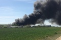 V Zohore horia dve výrobné haly a ich okolie: S mohutným požiarom bojuje takmer stovka hasičov