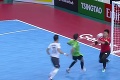 Futsalisti predviedli krásnu akciu: Dva dotyky cez celé ihrisko a gól!