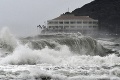 K Japonsku sa blíži silný tajfún Krosa: Predpokladá sa, že spadne pol metra zrážok