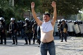 Protesty proti zadržaniu exprezidenta: Rázny zákrok polície v Kirgizsku