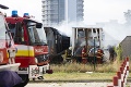 Hasiči bojujú s požiarom v Bratislave: Oheň zachvátil maringotky
