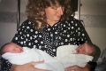 Dve bábätká sa narodili v rovnakej pôrodnici v ten istý deň: Čo sa stane o 23 rokov, nikto nečakal