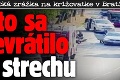 Dramatická zrážka na križovatke v Bratislave: Auto sa prevrátilo na strechu