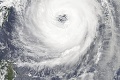 V Japonsku vyčíňa tajfún Trami: Vyžiadal si dvoch mŕtvych a 100 zranených