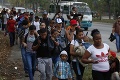Trumpa z týchto fotiek porazí: Do USA vyrazila nová karavána honduraských migrantov