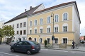 Najvyšší súd v Rakúsku ukončil spor o Hitlerov rodný dom: Majiteľka dostane poriadny balík peňazí