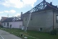 Poplach v Maduniciach: Oheň zachvátil rodinný dom, rozšíril sa aj na susedné stavby