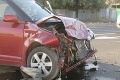 Nepodarený parkovací manéver dôchodkyne: Zrazila sestru a poškodila štyri autá