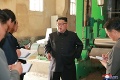 Kim Čong-un si prezrel novú ponorku, prikázal posilniť vojenské kapacity
