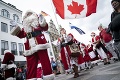 V Dánsku sa zišli Santa Clausovia z celého sveta: Prečo si dali stretávku v lete?