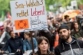Nemecká kapitánka chce do Európy dostať pol milióna migrantov: Kvôli vyhrážkam sa musí skrývať