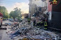 V turistickom meste sa zrútila budova: Viac ako 30 ľudí je stále v jej ruinách