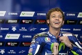 Motocyklista Rossi naberá pred novou sezónou sily: Na jachte so sexi priateľkou