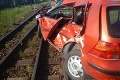 Vodička z Krupiny odignorovala červenú a vošla na priecestie: Vlak aj napriek brzdeniu do nej narazil