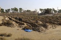 Z masového hrobu na severe Sýrie vykopali ďalšie telá: Počet stúpa na vyše 300 mŕtvych