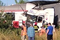 Hrozivá nehoda pri Nitre ochromila dopravu: Osobný vlak ťahal po zrážke kamión 100 metrov