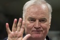 Po niekoľkých mŕtviciach má chatrné zdravie: Na doživotie odsúdeného Mladiča hospitalizovali