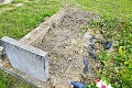 Vyčíňali už aj na cintoríne v Žiari nad Hronom: Pozrite, čo porobili diviaky s hrobmi