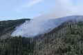 Ničivý požiar v Nízkych Tatrách: Na plamene zhodili tisíce litrov vody