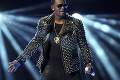 Spevák R. Kelly mal obťažovať maloleté dievčatá: Polícia ho zadržala už druhýkrát tento rok