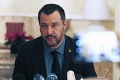 Matteo Salvini zúri: Loď s migrantmi zakotvila v Taliansku napriek jeho zákazu