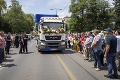 Tisíce ľudí si v Sarajeve uctili novonájdené obete srebrenickej masakry, prišiel aj Erdogan