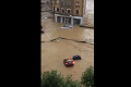 Hrozivé zábery zo Španielska: Záplavové vlny odnášali autá, jeden vodič prišiel o život