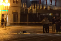 Dráma na Trojičnom námestí v Trnave: Muž ohrozoval strelnou zbraňou ľudí, polícia musela strieľať