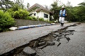 Zemetrasenie v Japonsku vyhnalo z domov stovky ľudí: Silné otrasy si vyžiadali 21 zranených