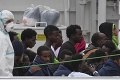Stovky migrantov sa snažili dostať do Európy: Zasahovať museli záchranári, hlásia mŕtvych