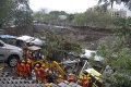 V Indii sa v dôsledku silného dážďa zrútil múr: Šestnásť robotníkov zomrelo