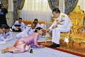 Ázijská verzia rozprávkovej Popolušky: Skrotí thajského kráľa sexi letuška?