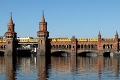 Berlínčan sa vymočil z mosta na turistickú loď: Štyria ľudia skončili v nemocnici