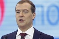 Francúzsky premiér sa stretol s Medvedevom: Obnoviť chce ochladnuté vzťahy Ruska a západu