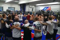 Úprimný spev a veľké emócie: Slovenskí hokejbalisti oslavovali v šatni postup do finále MS