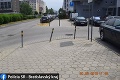 Nehoda v Bratislave: Auto zrazilo chodca, polícia pátra po svedkoch